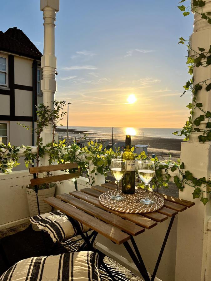 شقة A View Of The Bay- Panoramic Sea Views- Sleeps 4 Westgate-on-Sea المظهر الخارجي الصورة