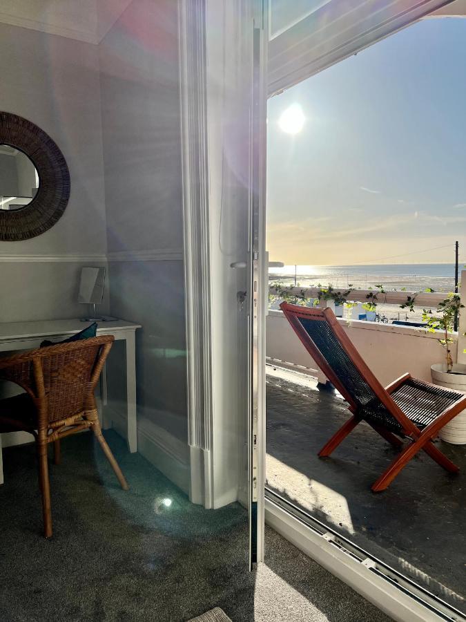 شقة A View Of The Bay- Panoramic Sea Views- Sleeps 4 Westgate-on-Sea المظهر الخارجي الصورة