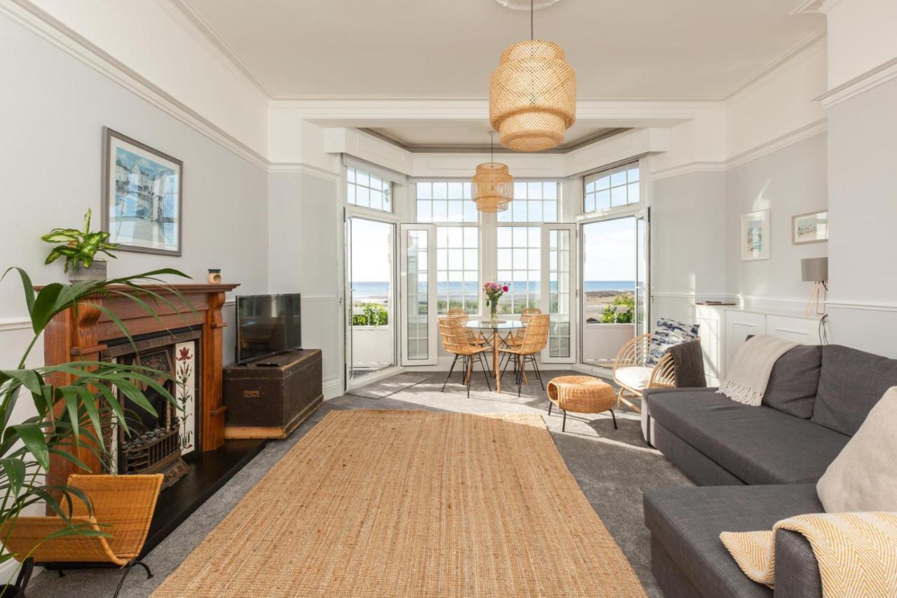 شقة A View Of The Bay- Panoramic Sea Views- Sleeps 4 Westgate-on-Sea المظهر الخارجي الصورة