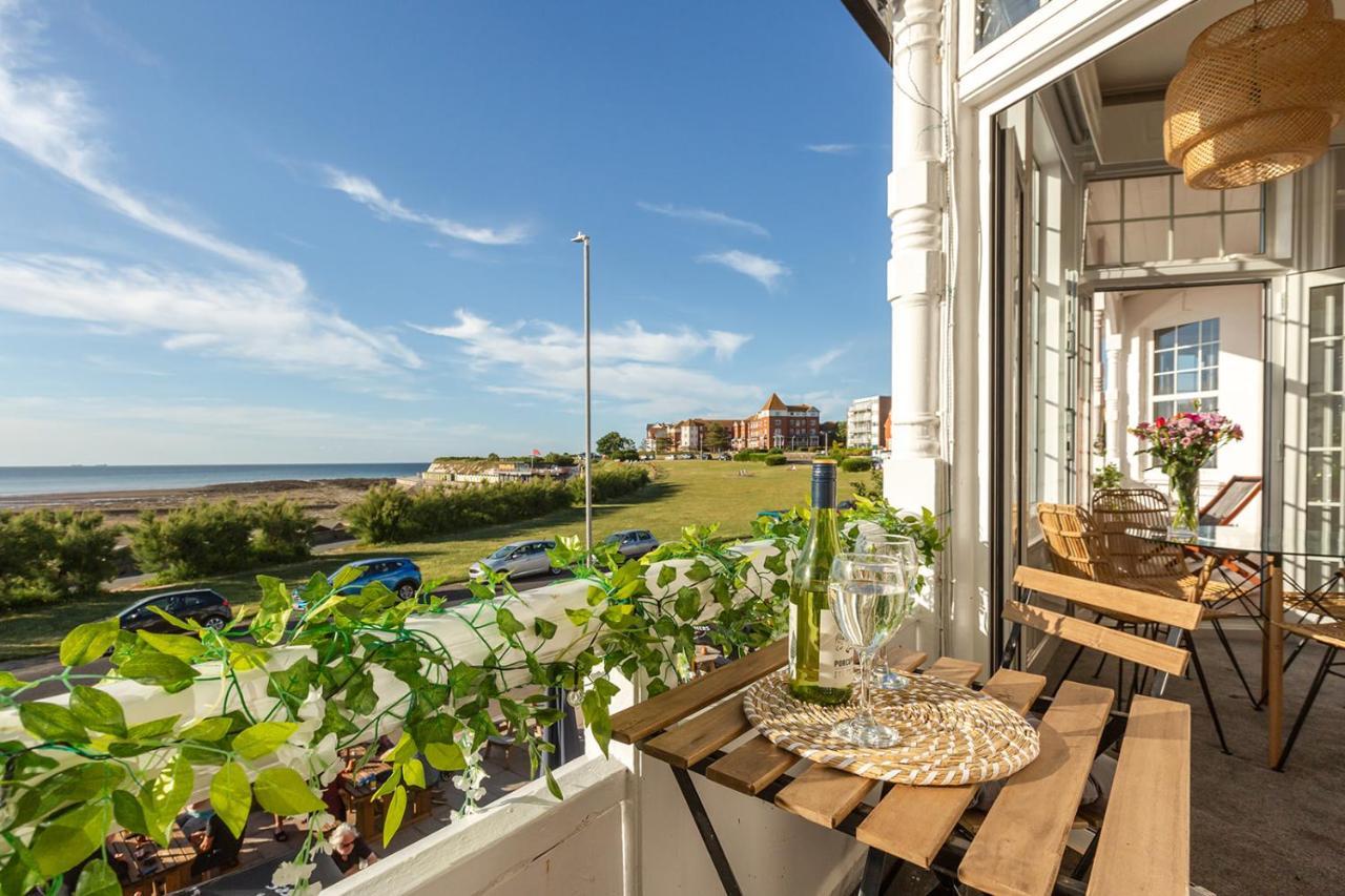 شقة A View Of The Bay- Panoramic Sea Views- Sleeps 4 Westgate-on-Sea المظهر الخارجي الصورة
